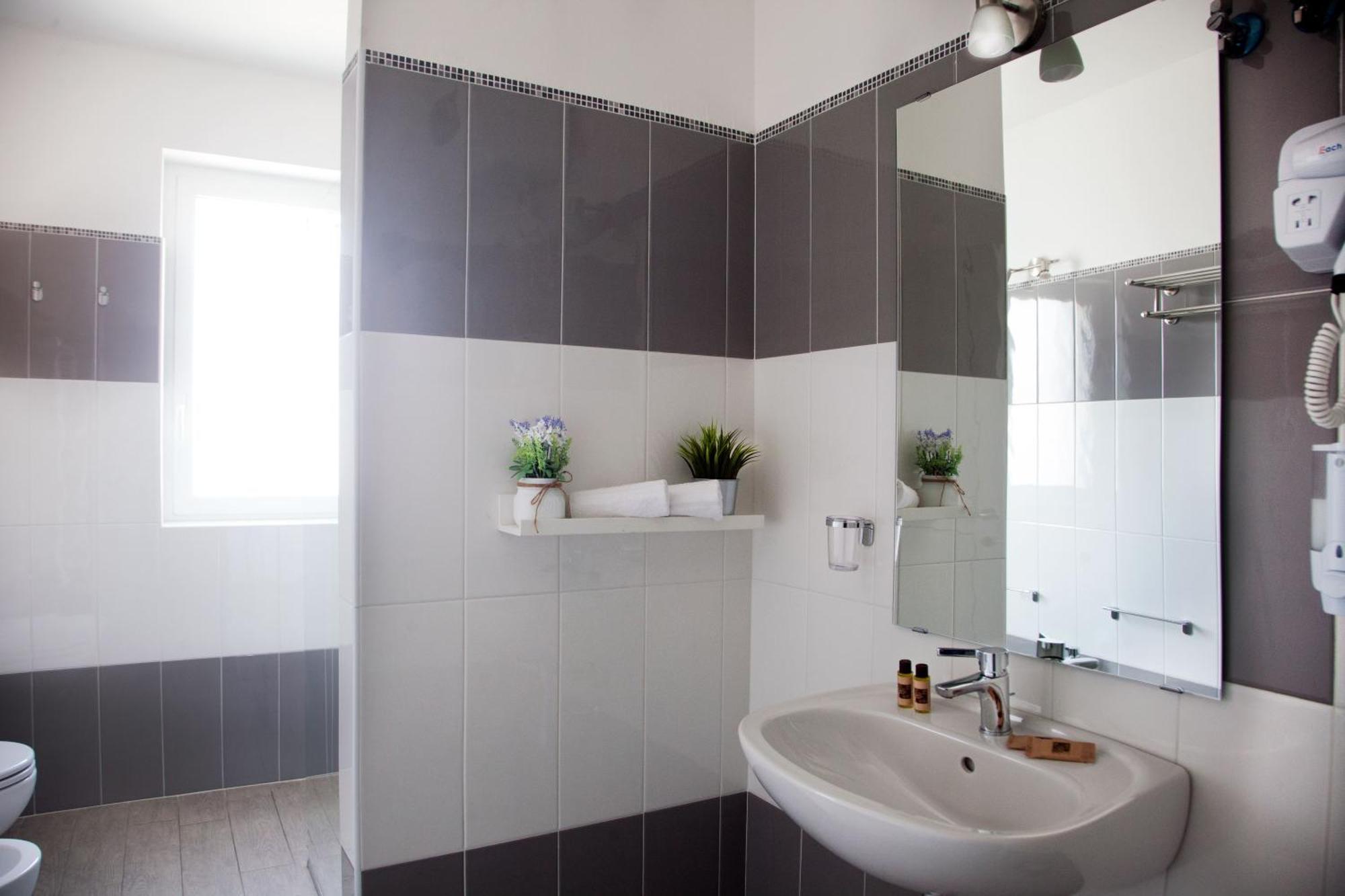 Aparthotel Le Marine Bisceglie Extérieur photo